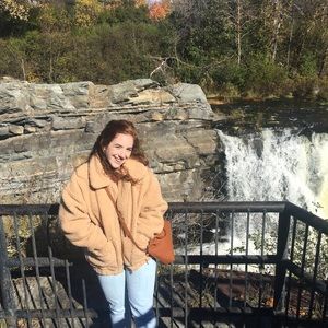 Meet your Posher, Brooke